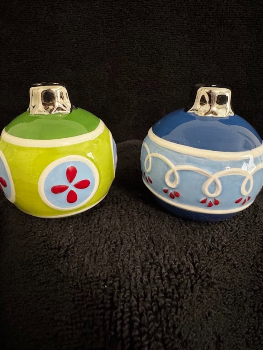 Christmas Ornament Salt and Pepper set